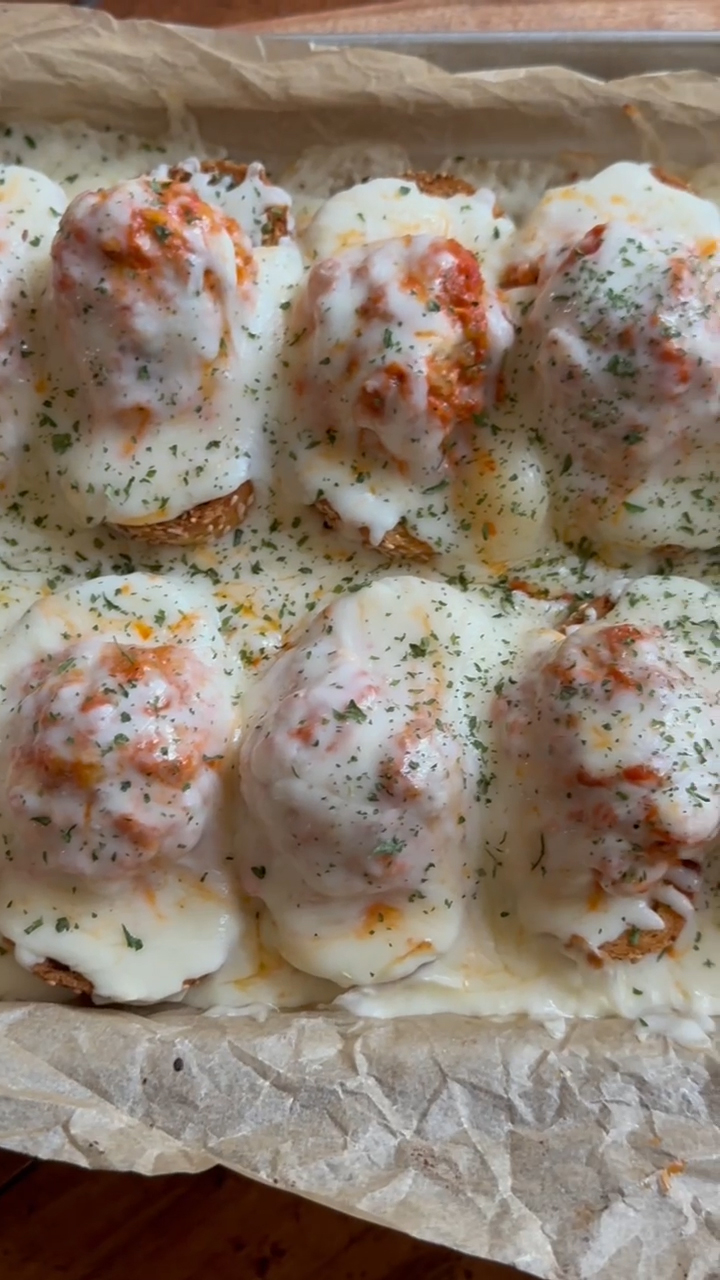 Vodka Meatball Garlic Bread Sliders background image